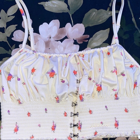 urban outfitter hook crop top - Picture 2 of 2